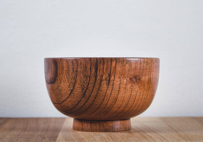 Totalaufnahme einer Bowl aus Holz.